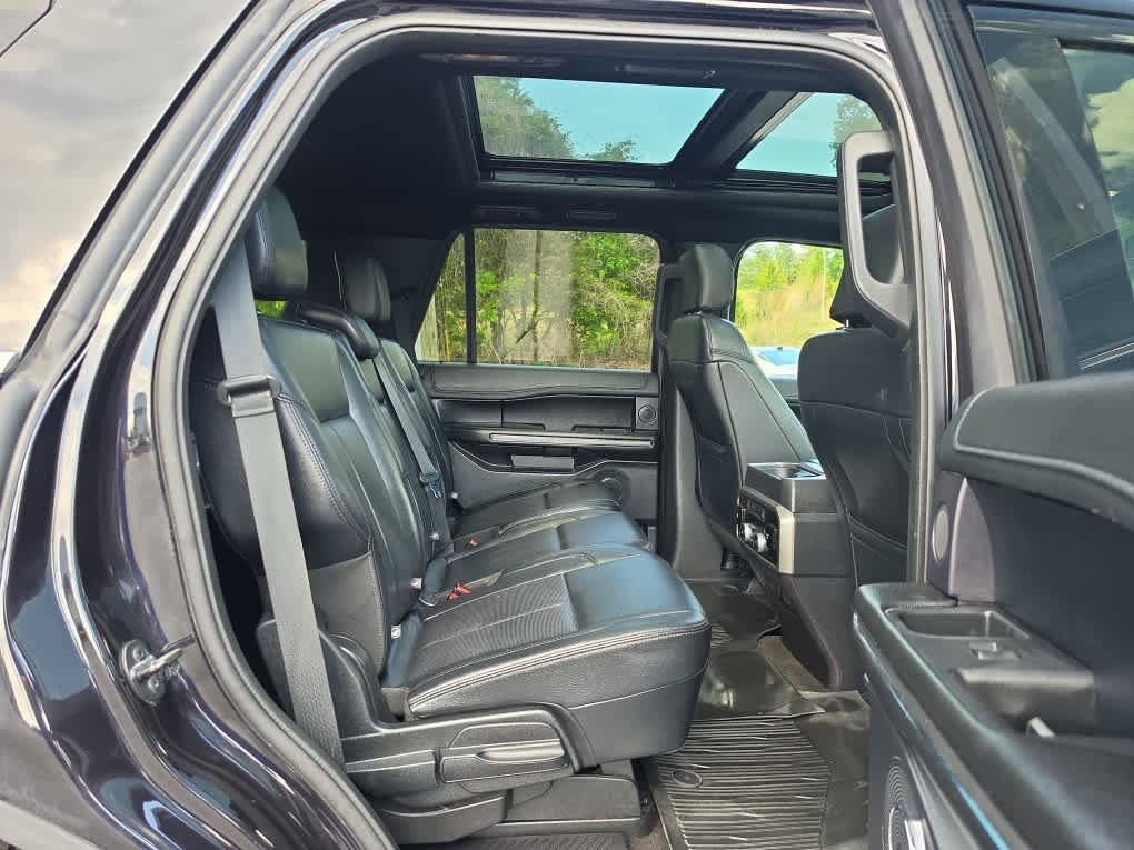 Used 2019 Ford Expedition XLT w/ Equipment Group 202A AWD/4WD image 24