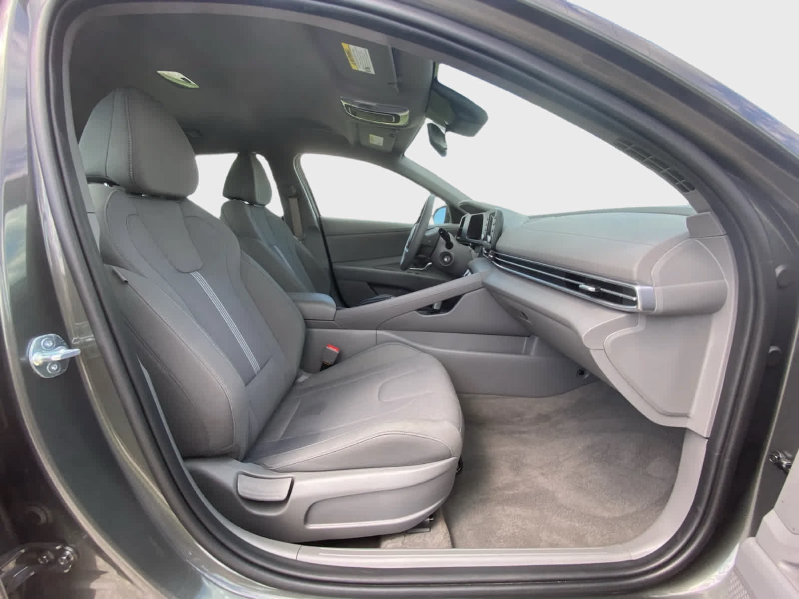 Used 2026 Hyundai Elantra SE FWD image 15