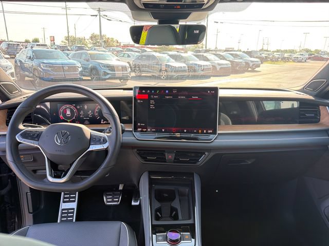 Used 2025 Volkswagen Tiguan SEL R-Line AWD/4WD image 15