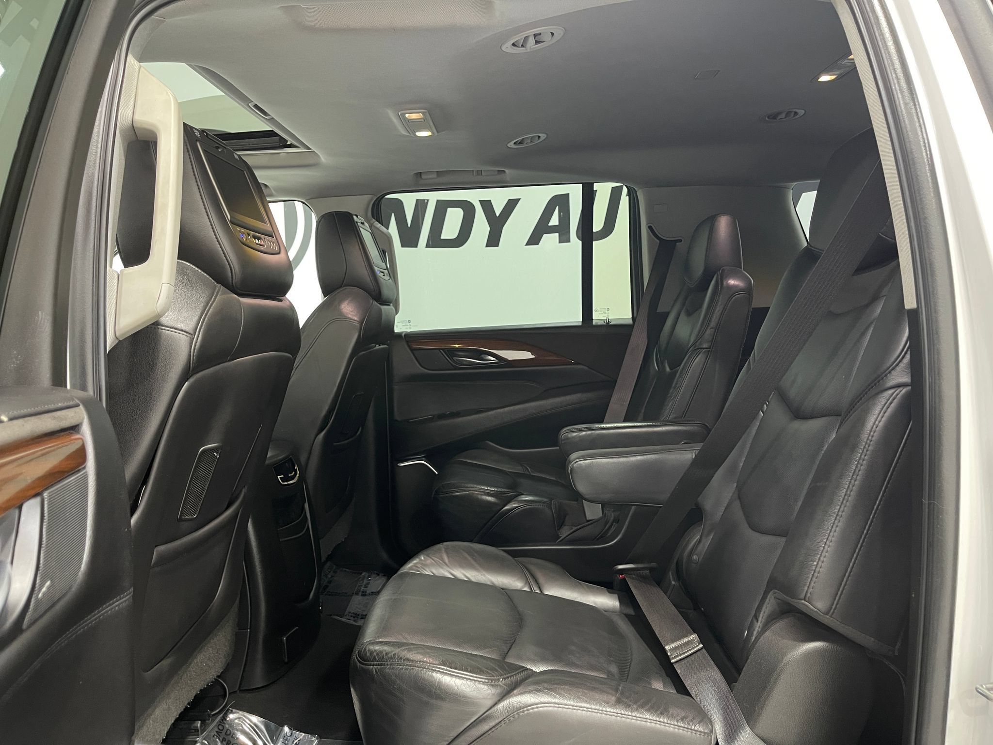 Used 2018 Cadillac Escalade ESV Luxury AWD/4WD image 30