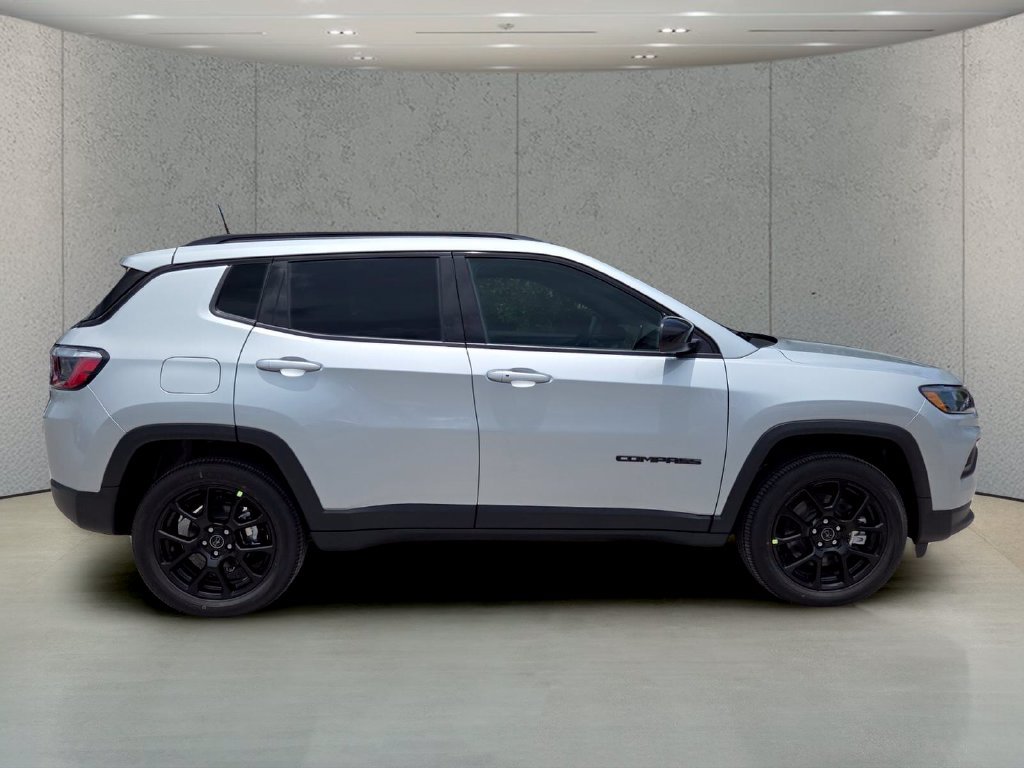 New 2026 Jeep Compass Latitude AWD/4WD image 2