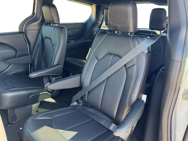 New 2026 Chrysler Pacifica Select image 14