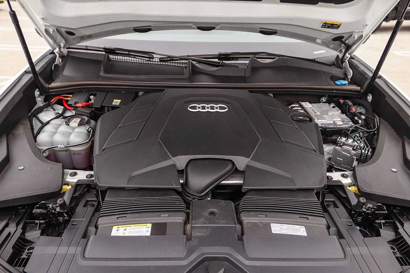 Used 2022 Audi Q8 Premium Plus w/ Premium Plus Package AWD/4WD image 38
