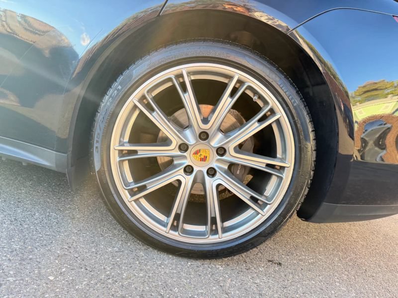 Used 2018 Porsche Panamera 4 AWD/4WD image 38