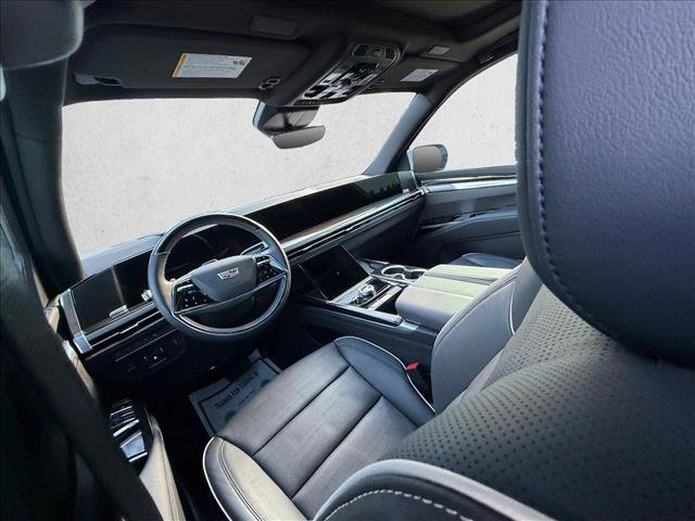 Used 2026 Cadillac Escalade Luxury w/ LPO, Floor Liner Package AWD/4WD image 9