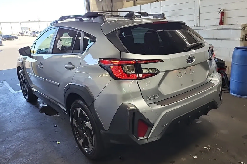 Used 2024 Subaru Crosstrek 2.5i Limited AWD/4WD image 2