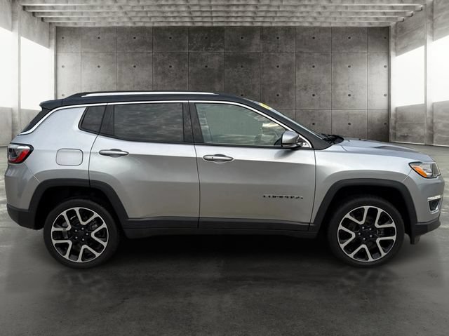 Used 2017 Jeep Compass Limited AWD/4WD image 4
