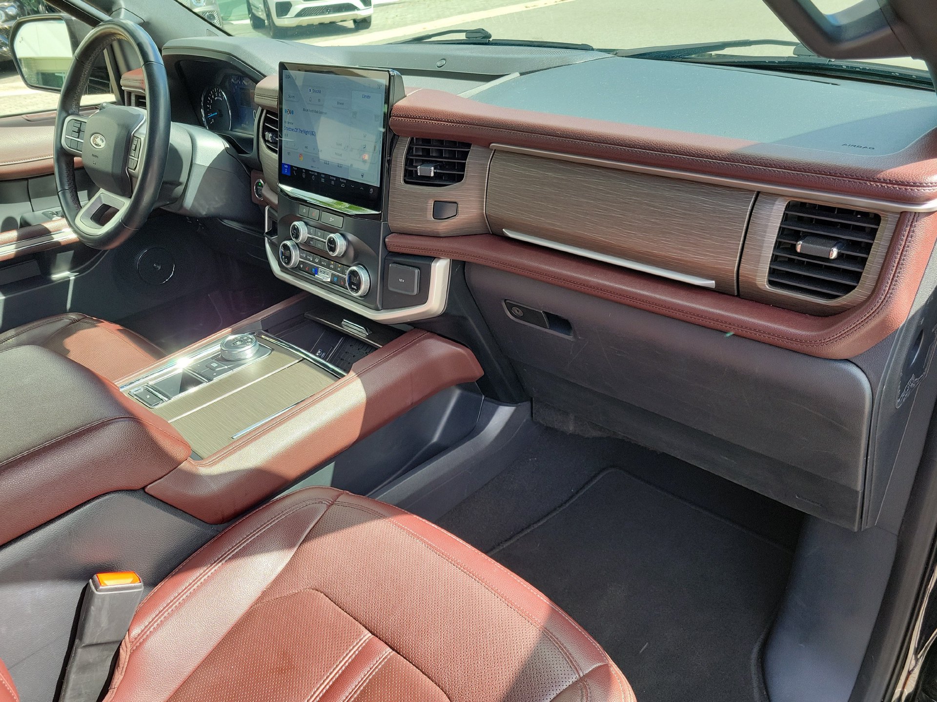 Used 2024 Ford Expedition Limited RWD image 3