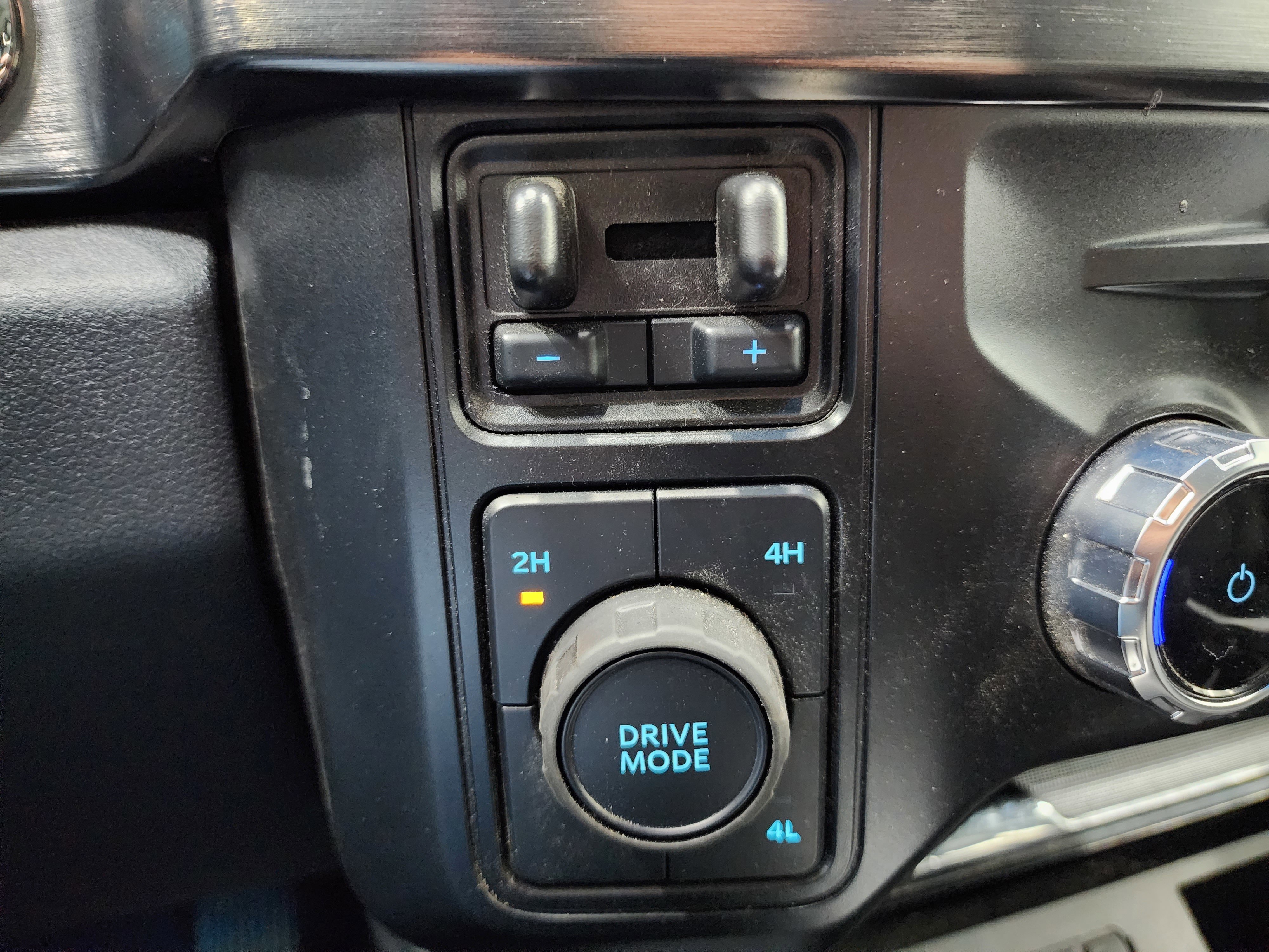 Used 2025 Ford F350 Lariat w/ Lariat Ultimate Package image 43