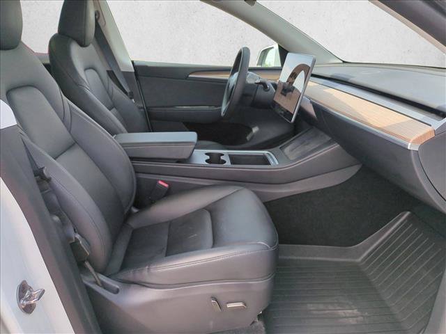 Used 2024 Tesla Model Y Long Range AWD/4WD image 23