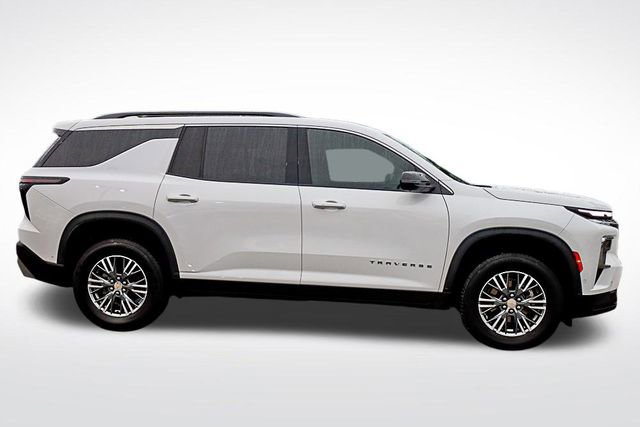 Used 2024 Chevrolet Traverse LT w/ Enhanced Driving Package image 8