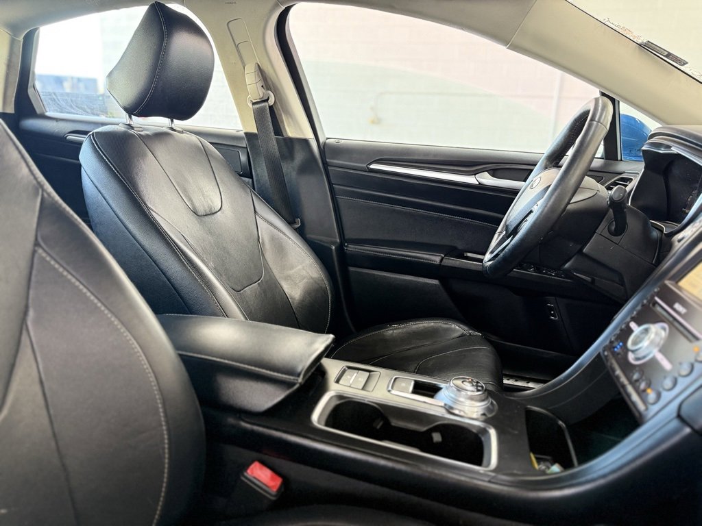 Used 2020 Ford Fusion Titanium image 19