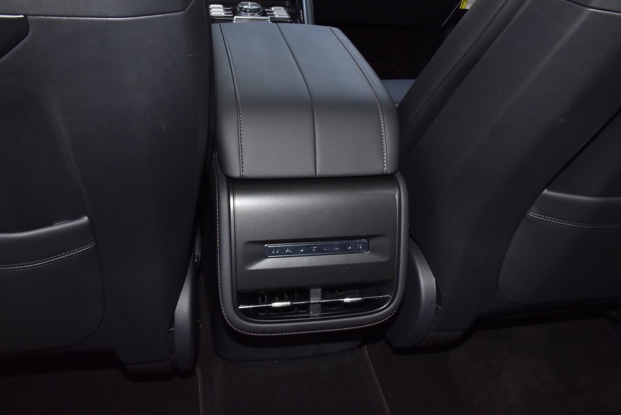 New 2026 Lincoln Nautilus Premier w/ Jet Appearance Package AWD/4WD image 18