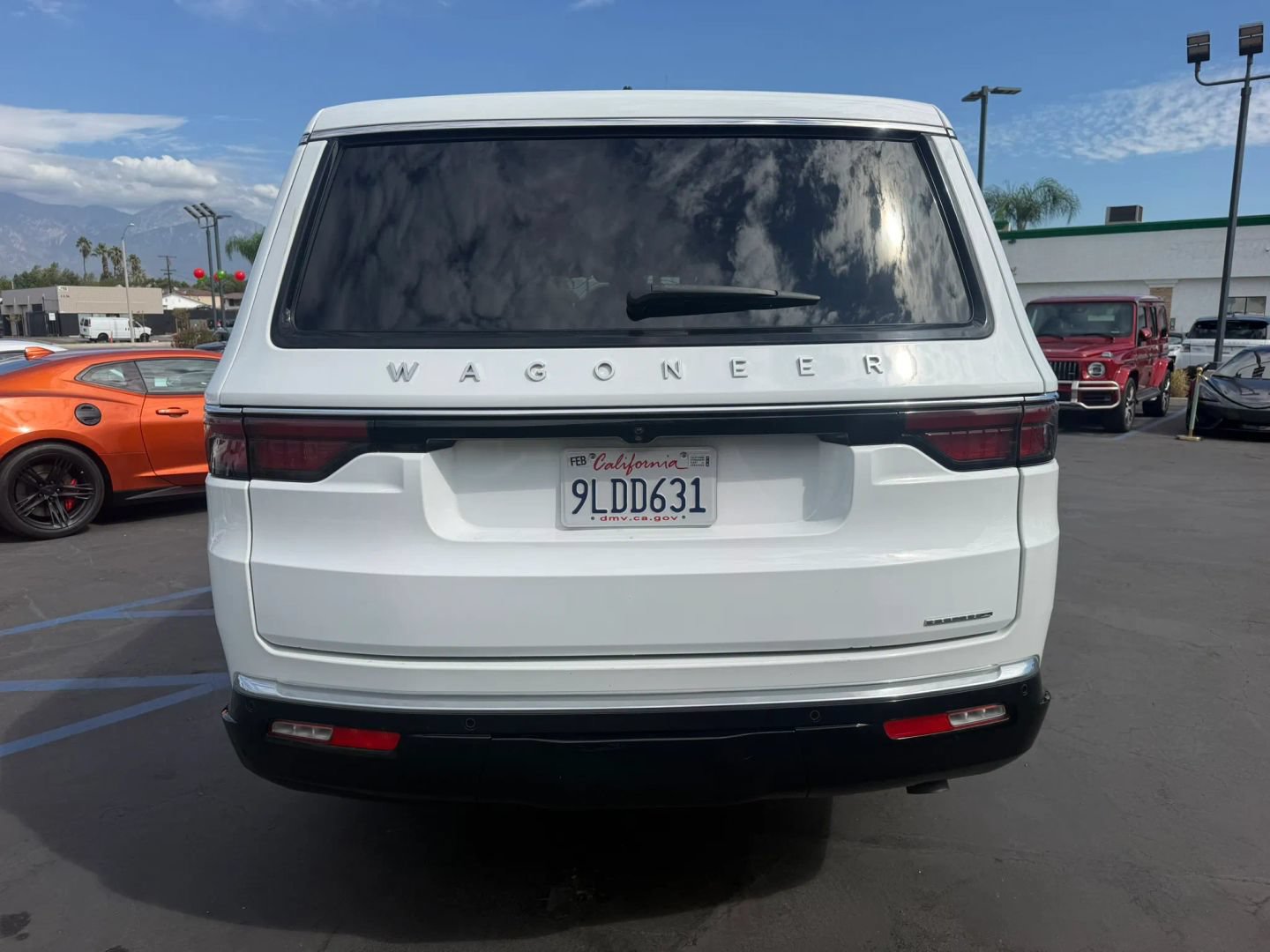 Used 2024 Jeep Wagoneer L Series II RWD image 8