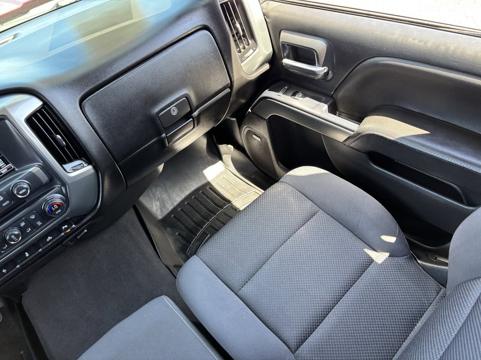 Used 2018 Chevrolet Silverado 1500 LT w/ All Star Edition RWD image 17