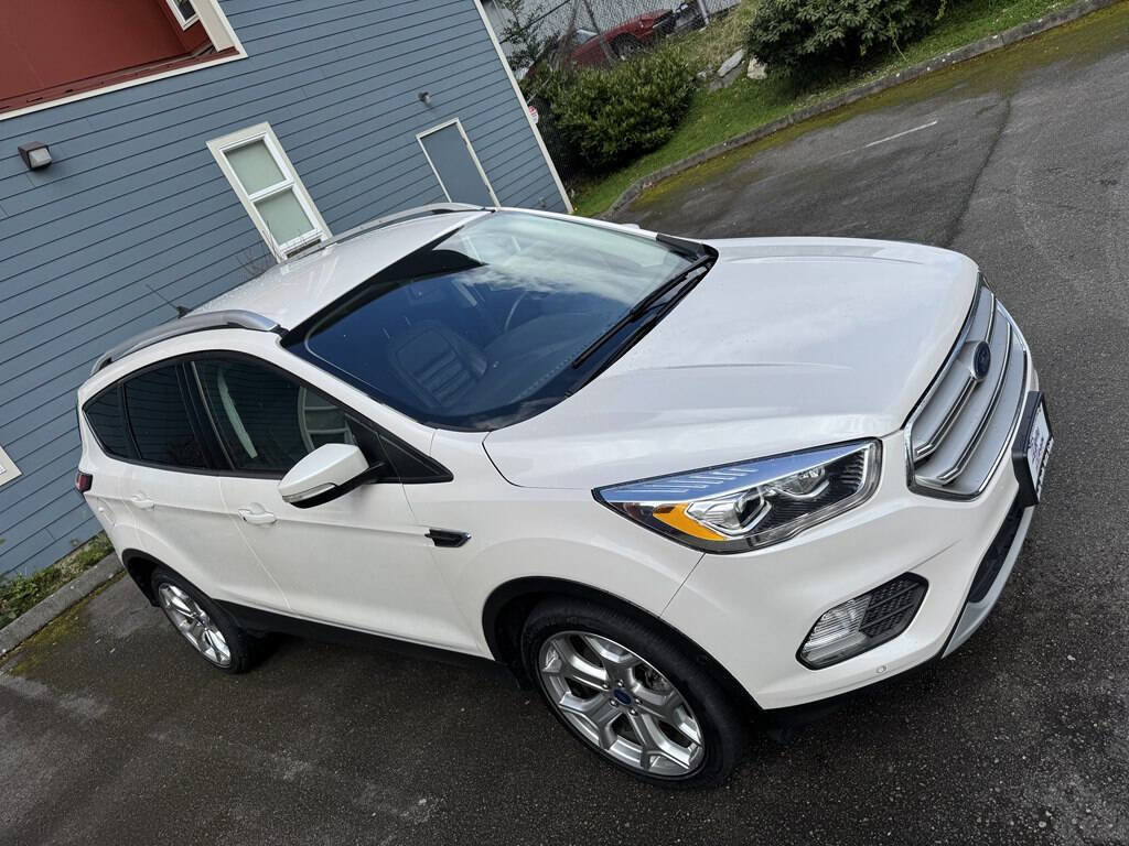 Used 2019 Ford Escape Titanium image 11