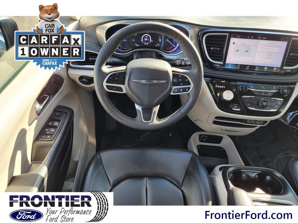Used 2023 Chrysler Pacifica Touring-L image 13