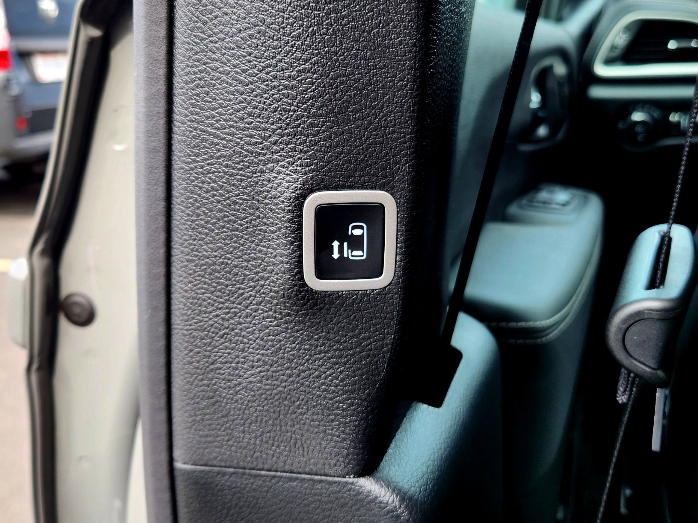 New 2025 Chrysler Pacifica Select image 34