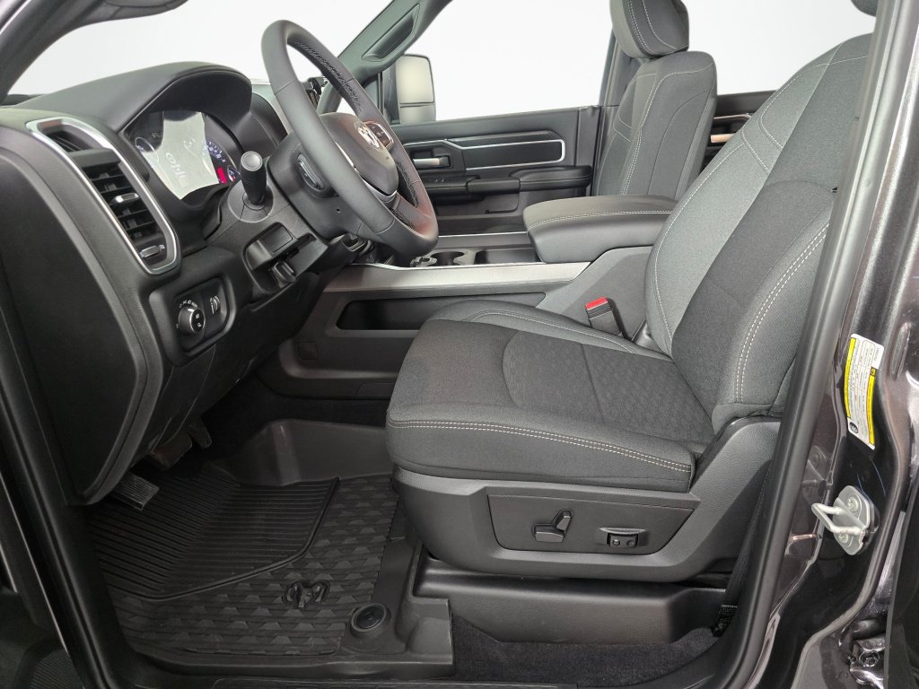 New 2026 RAM 3500 Big Horn AWD/4WD image 16