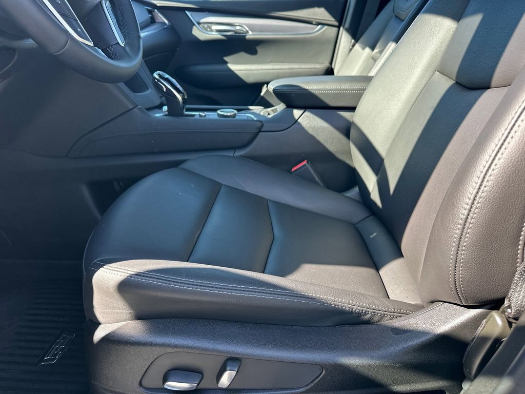 New 2026 Cadillac XT5 Luxury w/ LPO, Floor Liner Package image 9