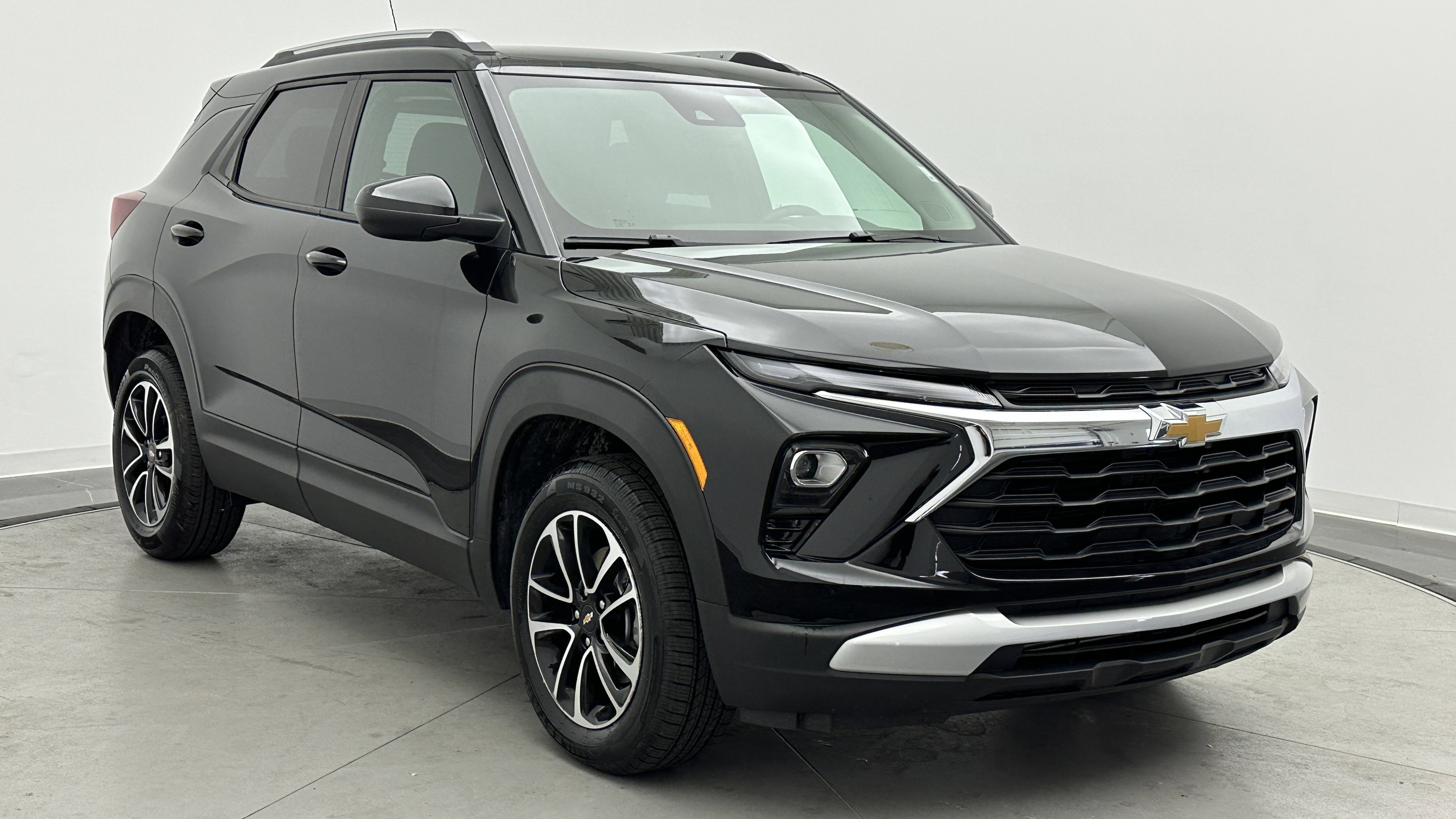 Used 2025 Chevrolet TrailBlazer LT image 3