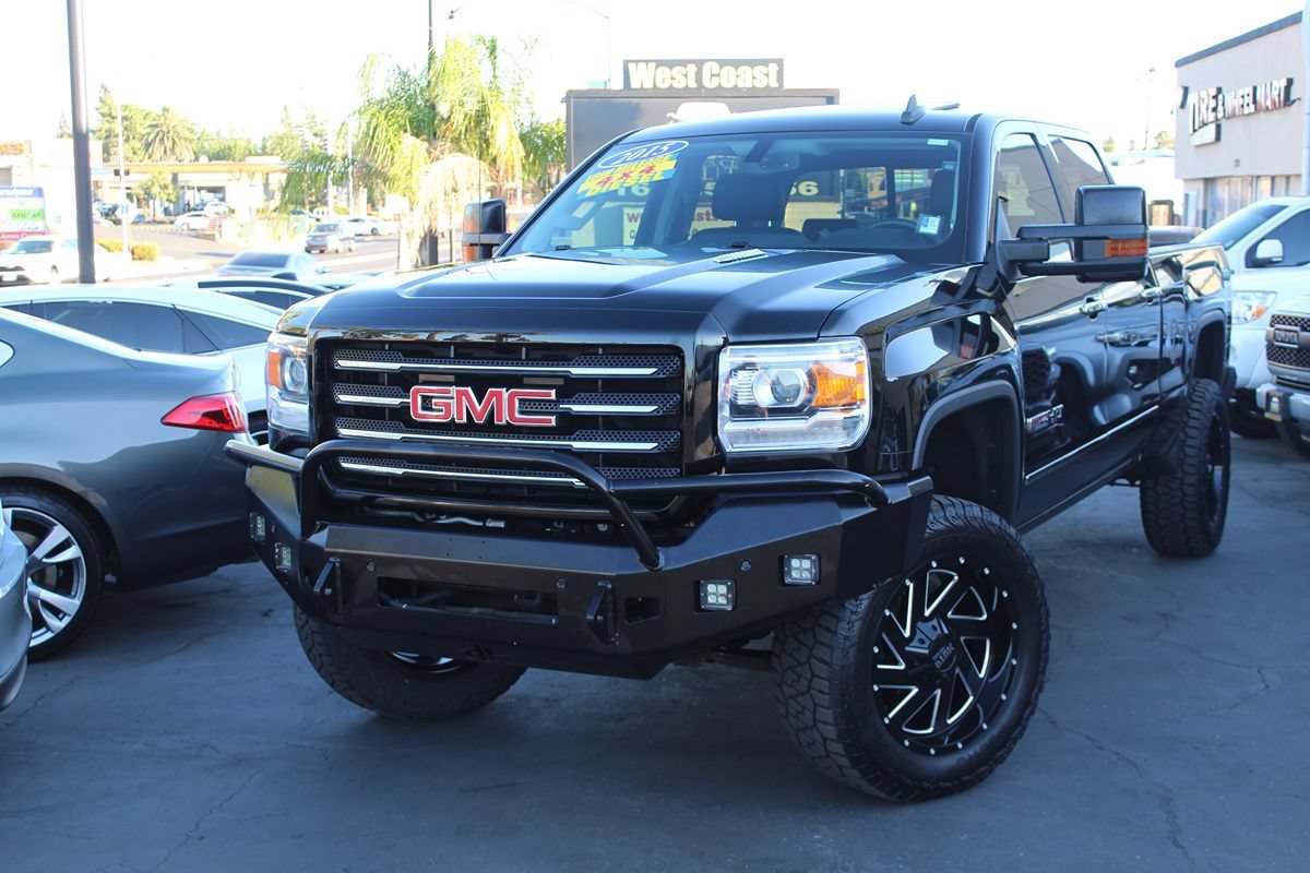 Used 2015 GMC Sierra 2500 SLT w/ Duramax Plus Package AWD/4WD image 2