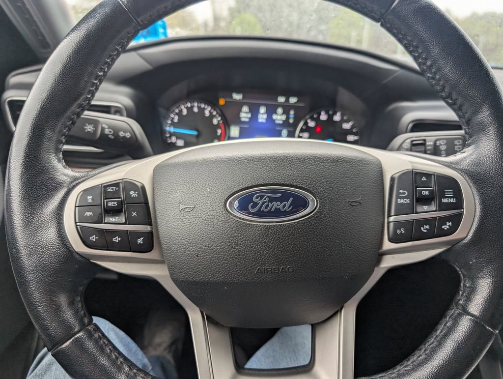 Used 2021 Ford Explorer Limited w/ Equipment Group 301A AWD/4WD image 27