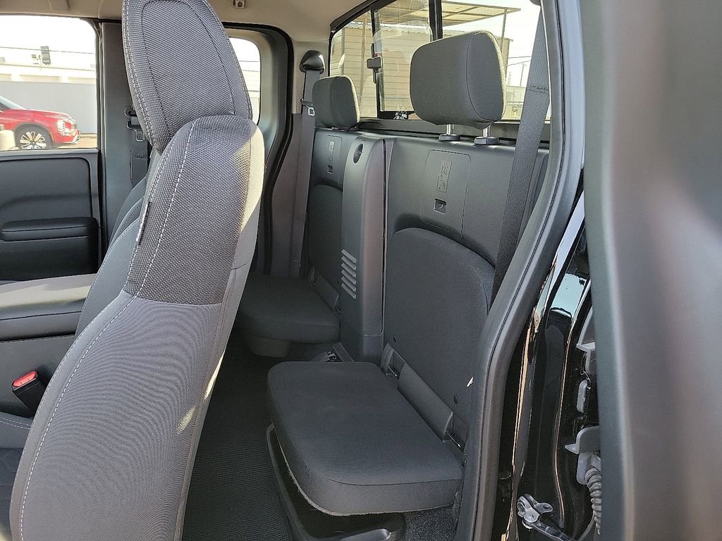Used 2025 Nissan Frontier SV image 7