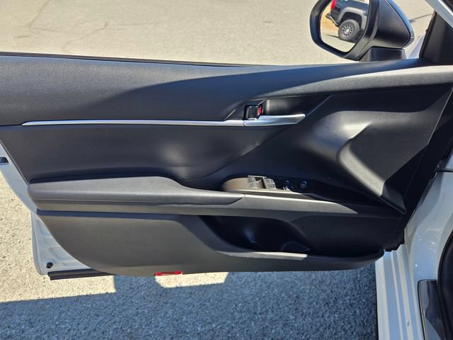 Used 2022 Toyota Camry SE FWD image 16