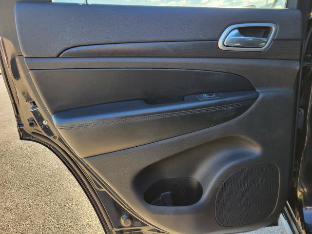 Used 2018 Jeep Grand Cherokee Laredo w/ Security & Convenience Group AWD/4WD image 11
