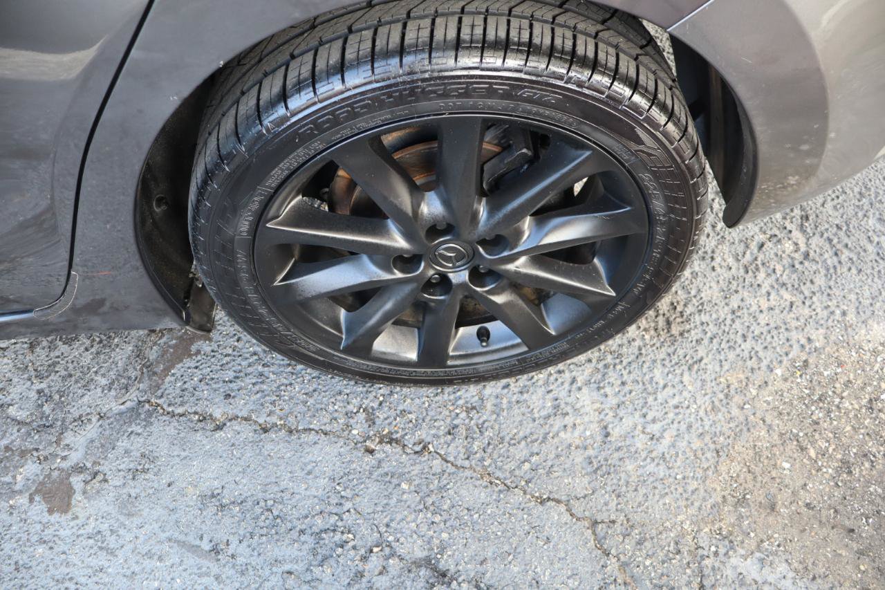 Used 2018 MAZDA MAZDA3 Grand Touring w/ Premium Equipment Package FWD image 32