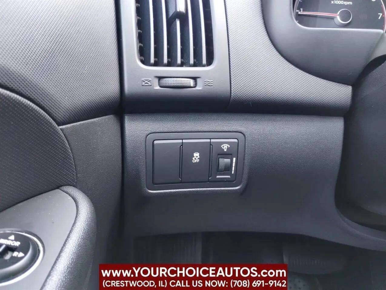 Used 2012 Hyundai Elantra GLS FWD image 30