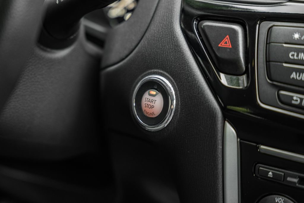 Used 2020 Nissan Pathfinder SV image 22