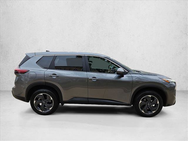 Used 2025 Nissan Rogue SV image 3