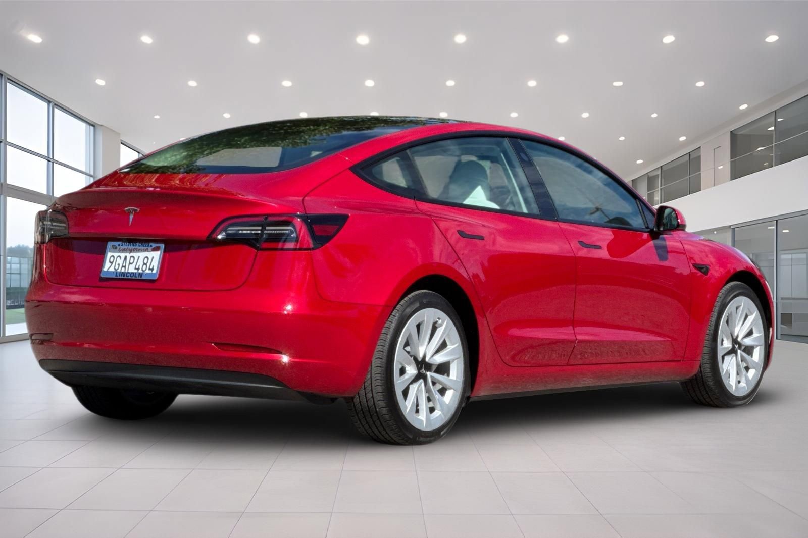 Used 2023 Tesla Model 3 Standard Range image 4