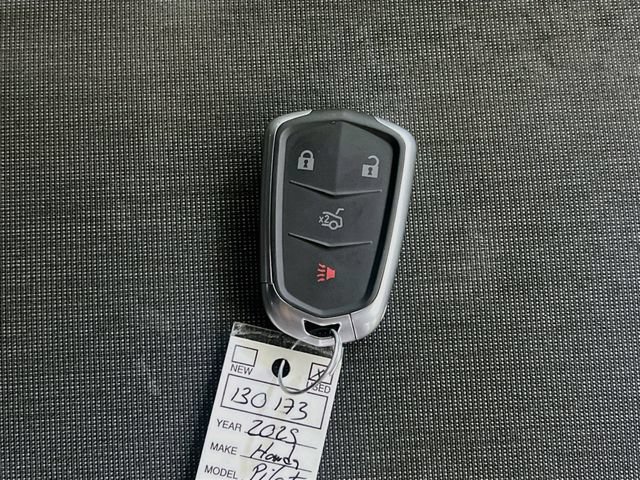 Used 2025 Honda Pilot Sport image 33