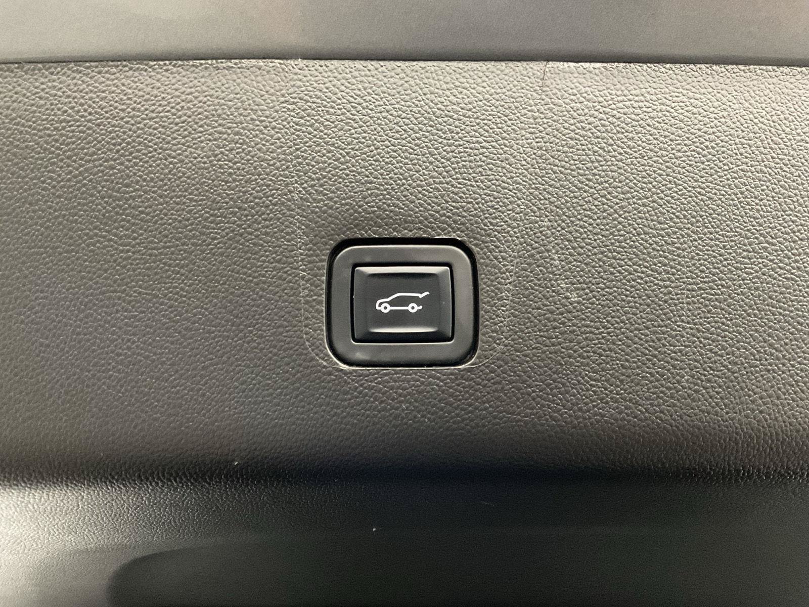 Certified 2023 Chevrolet Traverse LT FWD image 30