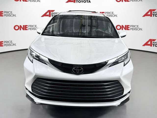 Certified 2026 Toyota Sienna Limited FWD image 3