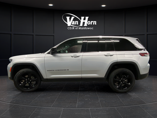 Used 2023 Jeep Grand Cherokee Altitude AWD/4WD image 6