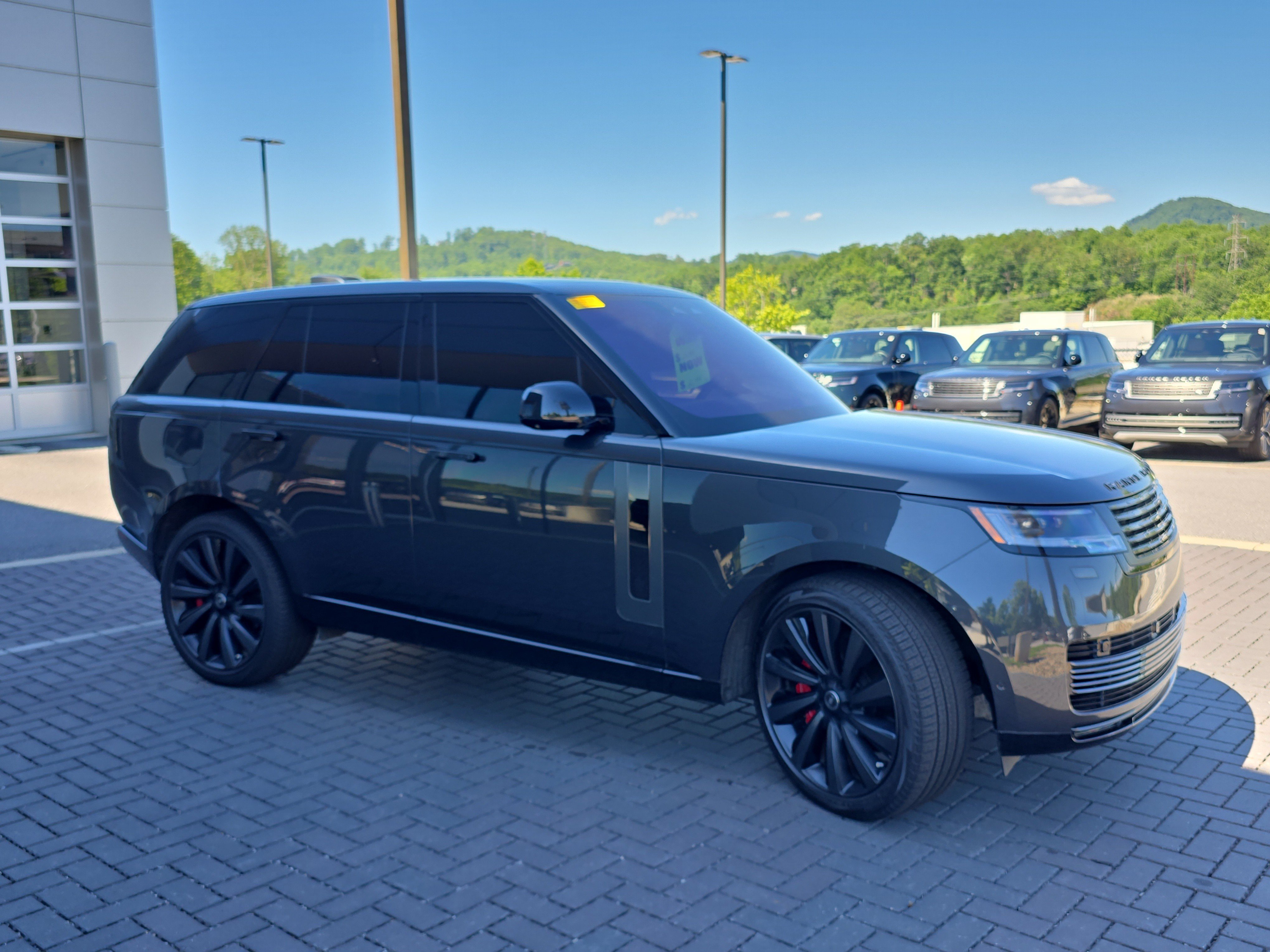 Certified 2023 Land Rover Range Rover SV AWD/4WD image 3