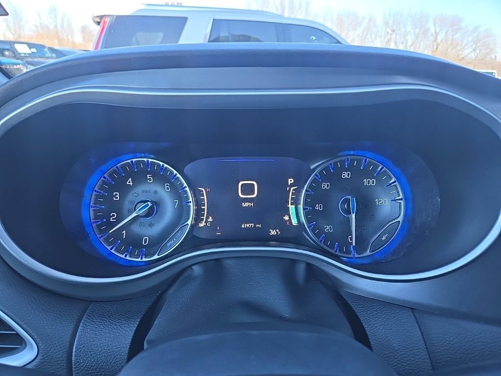 Used 2025 Chrysler Pacifica Select image 44