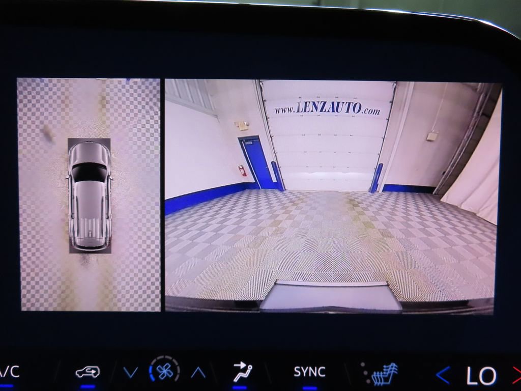 Used 2024 Chevrolet Traverse Z71 w/ LPO, Floor Liner Package AWD/4WD image 23