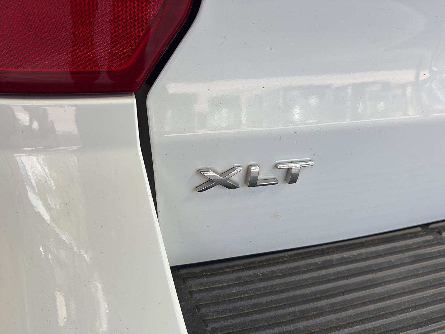 Used 2018 Ford Expedition XLT image 8