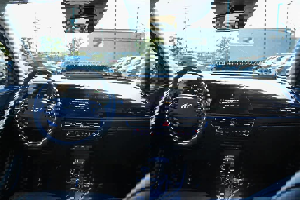 Used 2023 Kia Niro EX image 18