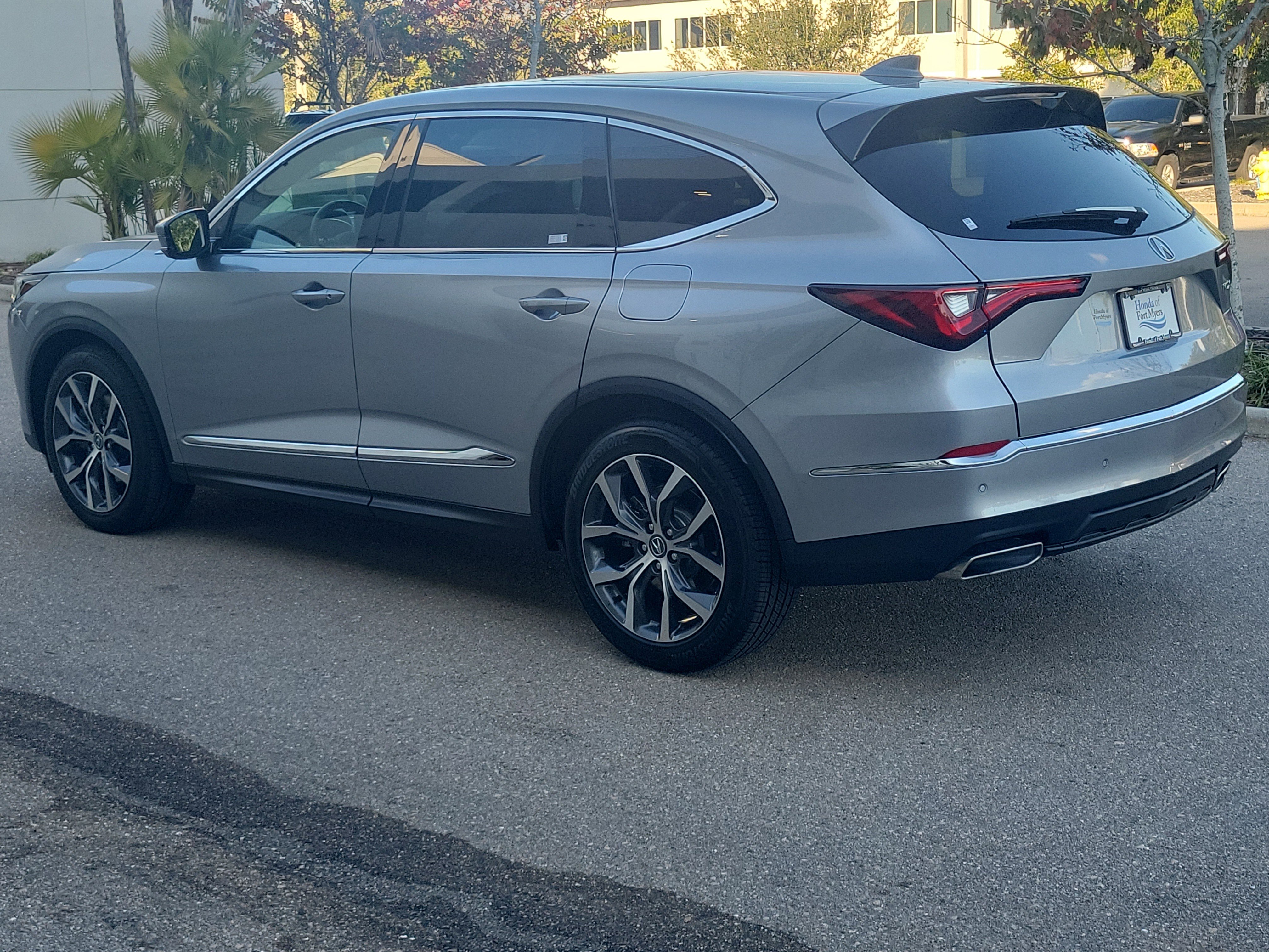 Used 2024 Acura MDX FWD w/ Technology Package image 4