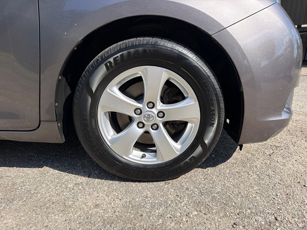 Used 2014 Toyota Sienna LE FWD image 13