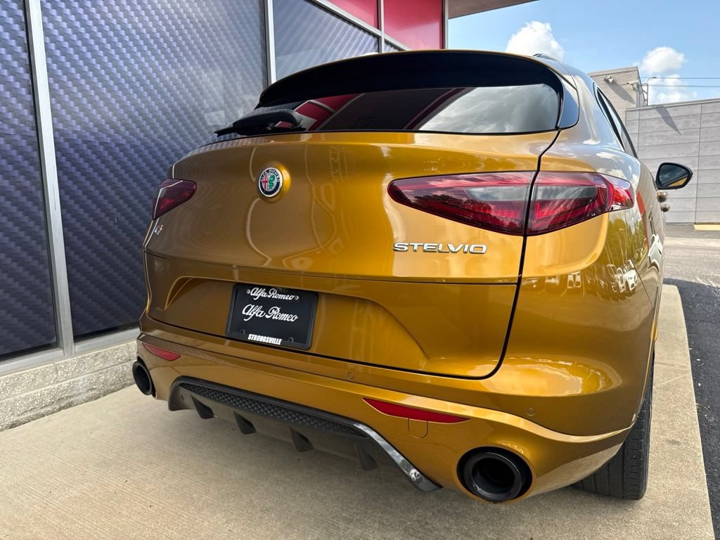 Used 2023 Alfa Romeo Stelvio Veloce AWD/4WD image 7