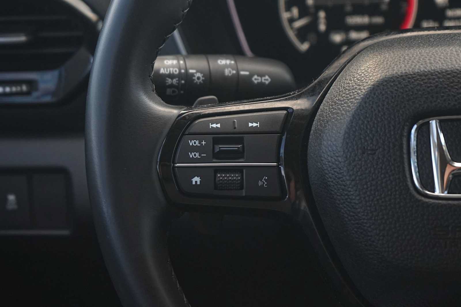 Used 2025 Honda Pilot EX-L image 17
