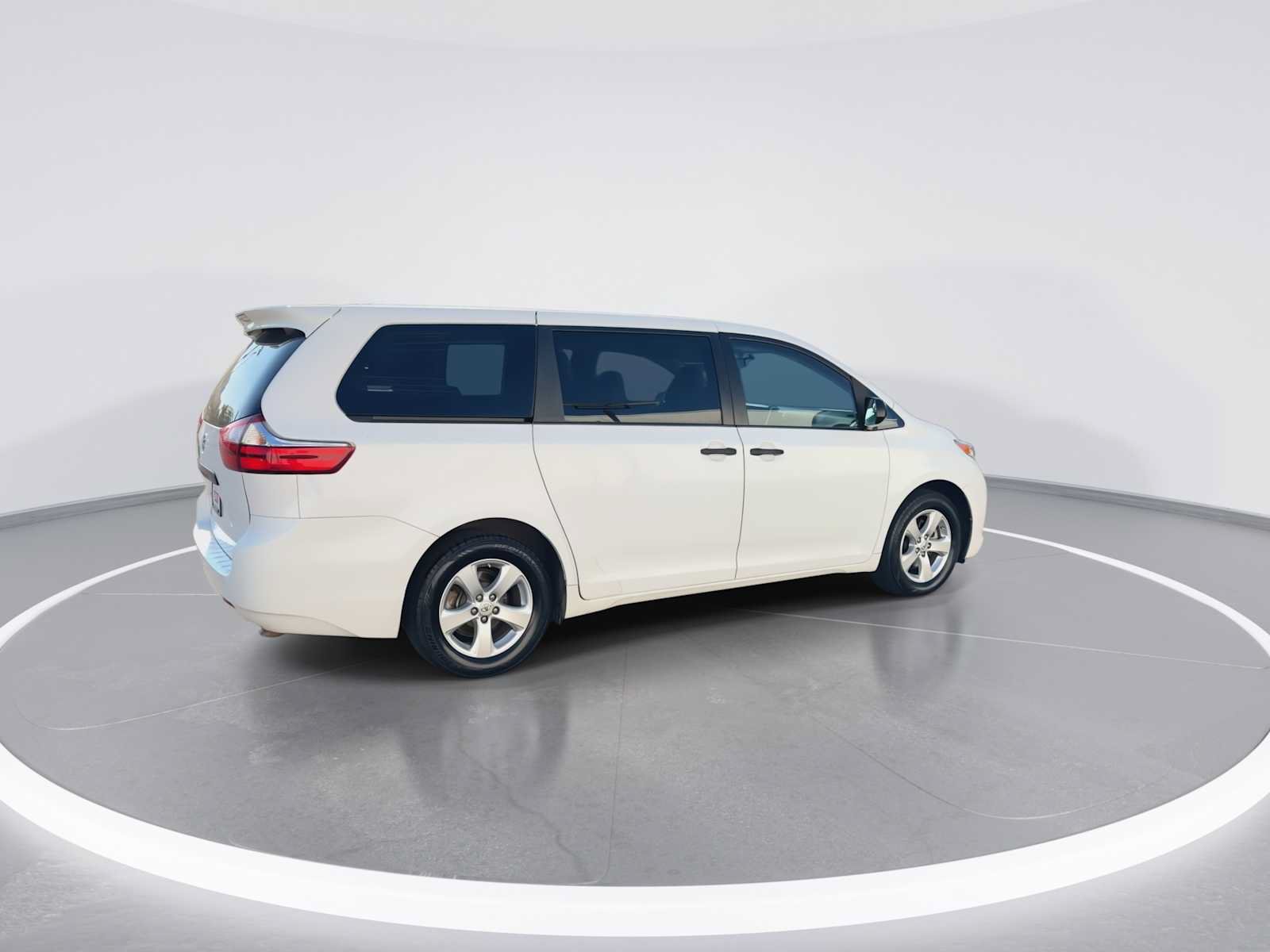 Used 2015 Toyota Sienna L FWD image 8