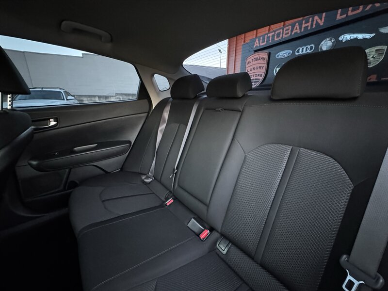 Used 2018 Kia Optima Premium w/ Convenience Package FWD image 33